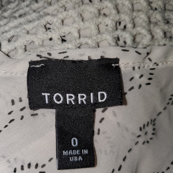 WHITE TORRID BLOUSE - Picture 3 of 3